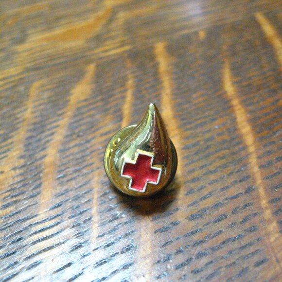 Red Cross Blood Drive Vintage Lapel Pin - Picture 2 of 4